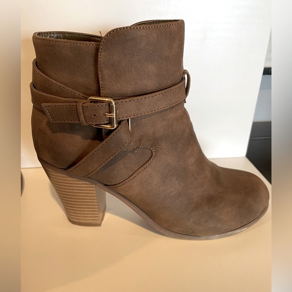 Women’s microsuede ankle boots, wrap-around buckle and strap detail. Women’s 8 - Picture 6 of 10